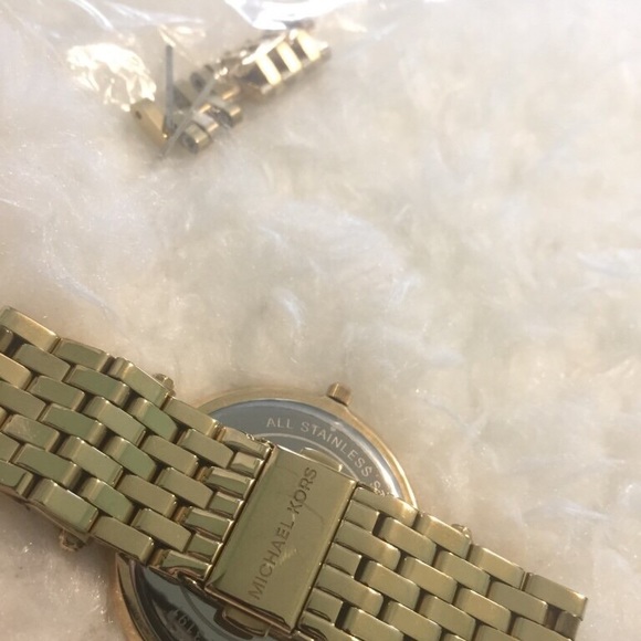 Gold Michael Kors Watch ✨ - Picture 3 of 3